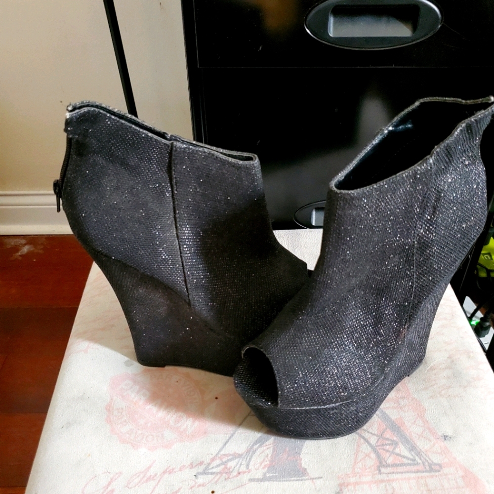 Wedge boots